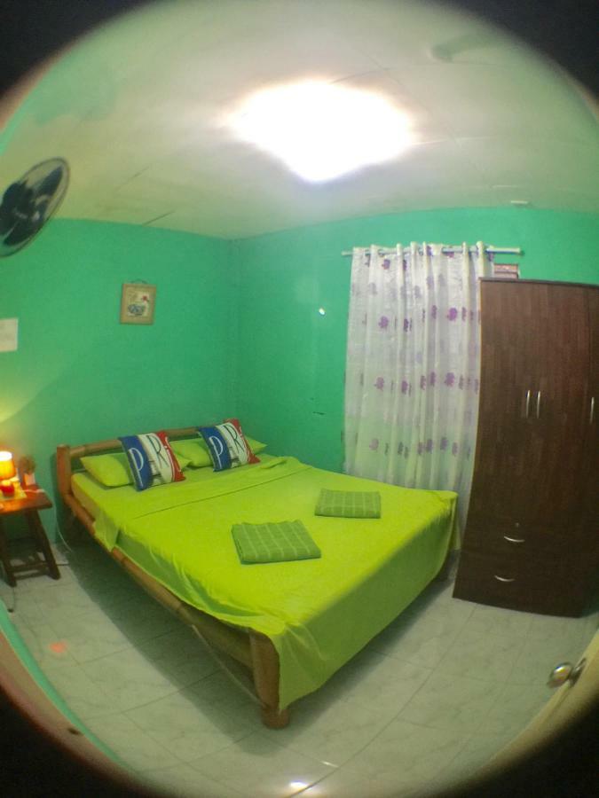J & C Guesthouse Moalboal Exterior photo